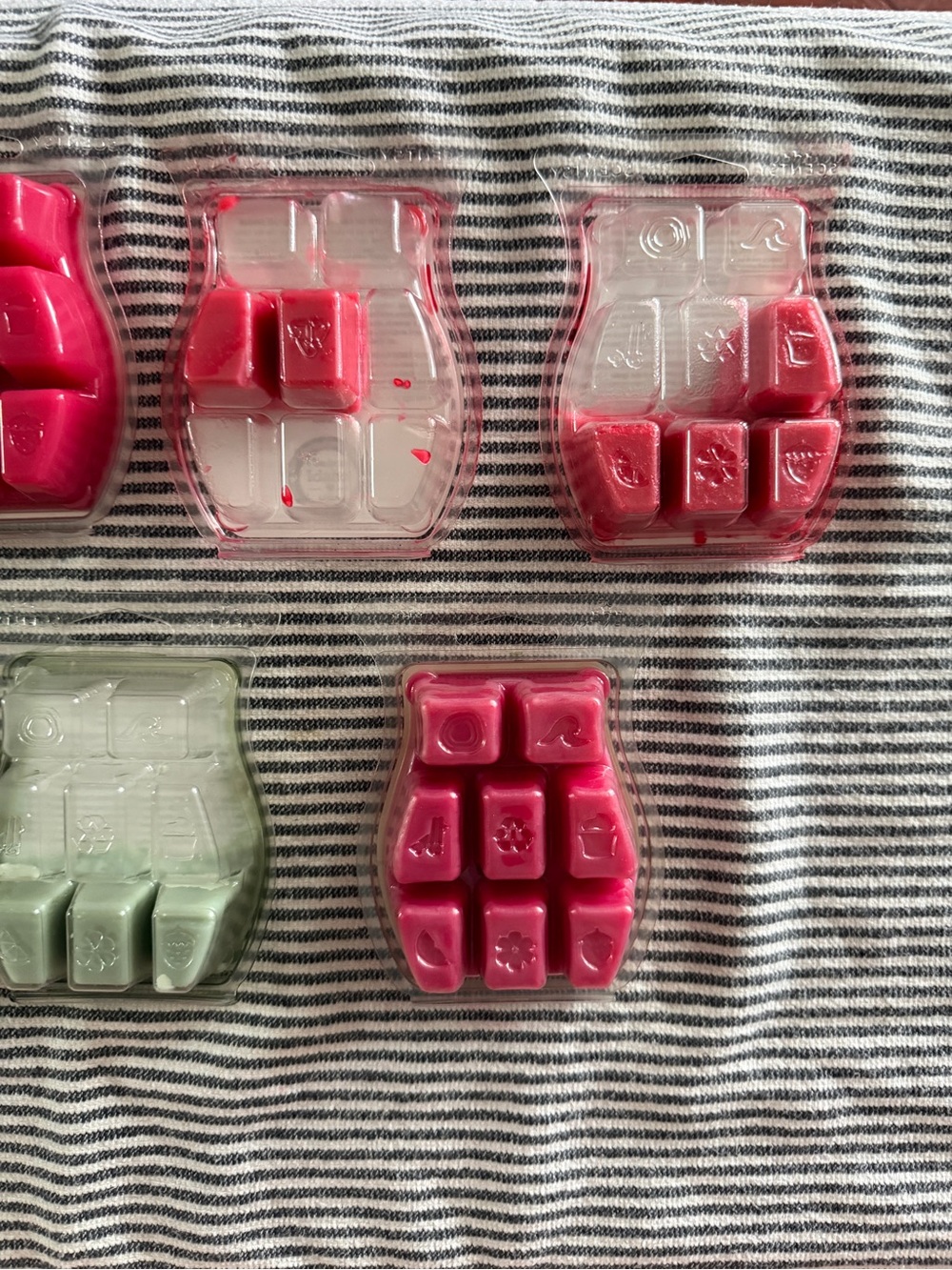 🆓 B2G1 FREE Eight winter wax melts - Picture 3 of 4